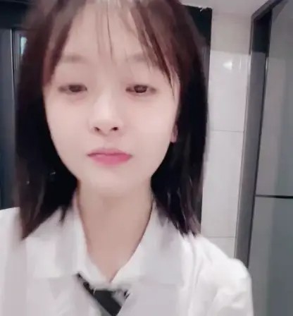清纯的她